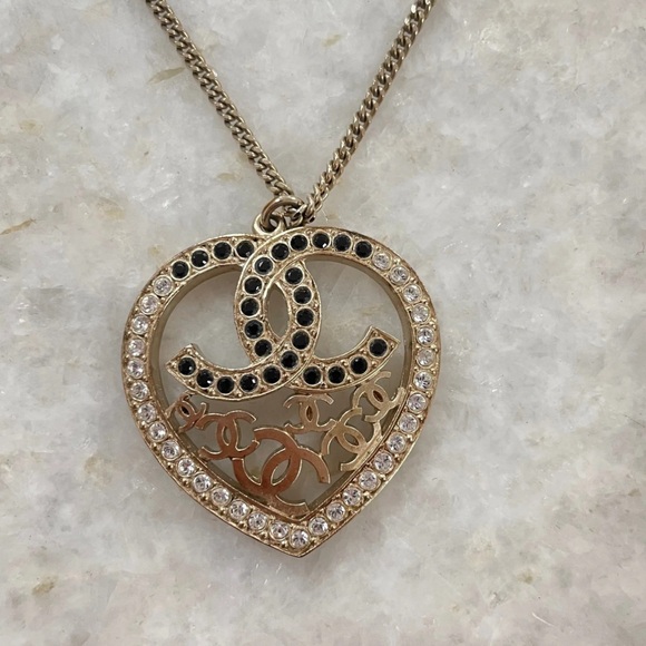 Chanel CC Heart Charm Necklace - Picture 2 of 4